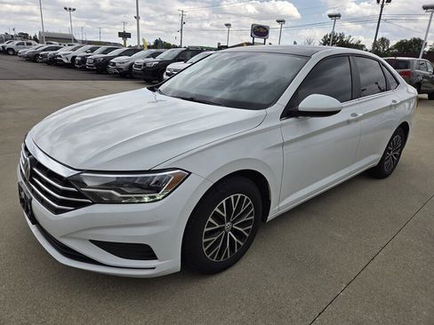 Used 2019 Volkswagen Jetta SE w/ Cold Weather Package FWD image 7