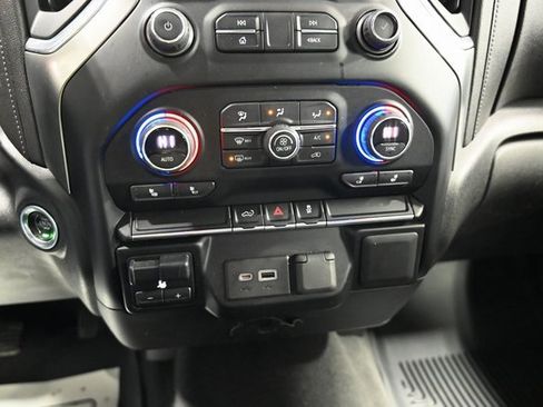 Used 2022 Chevrolet Silverado 2500 LT w/ Convenience Package image 19