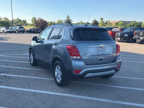 Used 2019 Chevrolet Trax LT w/ LT Convenience Package FWD image 3