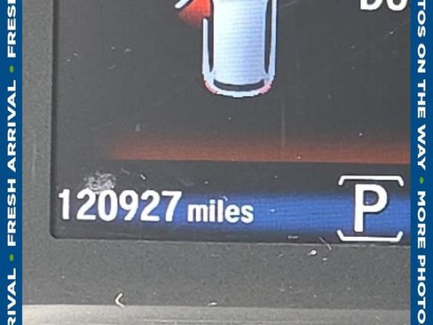 Used 2016 Honda Pilot Touring image 1