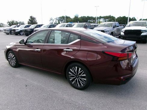 Used 2024 Nissan Altima 2.5 SV image 3