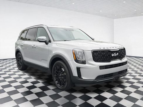 Used 2022 Kia Telluride EX w/ EX Premium Package AWD/4WD image 3