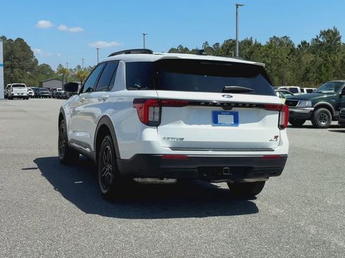 Used 2025 Ford Explorer Active AWD/4WD image 7