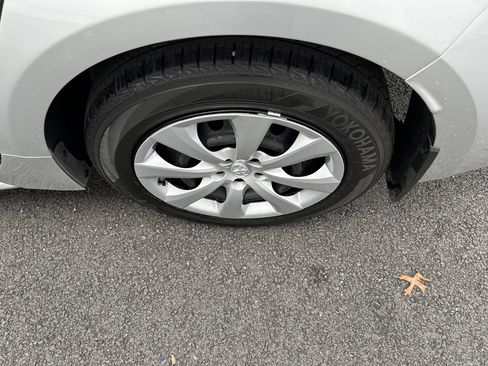 Used 2021 Toyota Corolla LE image 24