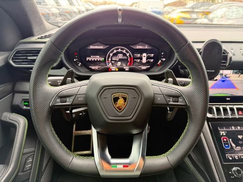 Used 2022 Lamborghini Urus AWD/4WD image 21