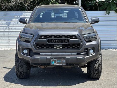 Used 2019 Toyota Tacoma TRD Off-Road AWD/4WD image 7