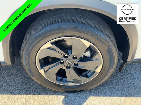 Certified 2025 Nissan Rogue SV FWD image 8