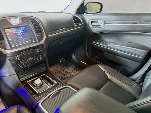 Used 2016 Chrysler 300 Limited image 22