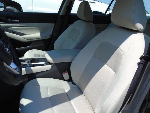 Used 2025 Nissan Altima 2.5 SV FWD image 16