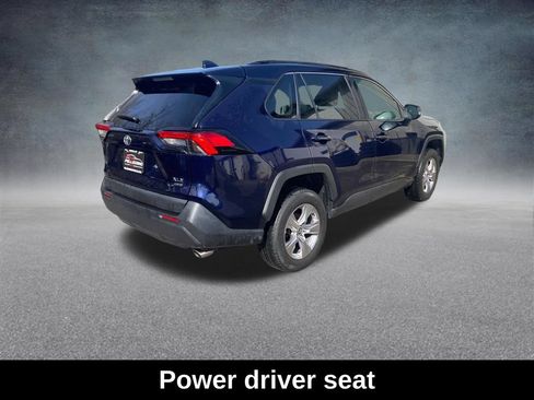 Used 2022 Toyota RAV4 XLE AWD/4WD image 6