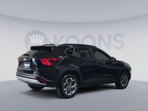 Used 2024 Chevrolet Trax LT FWD image 11