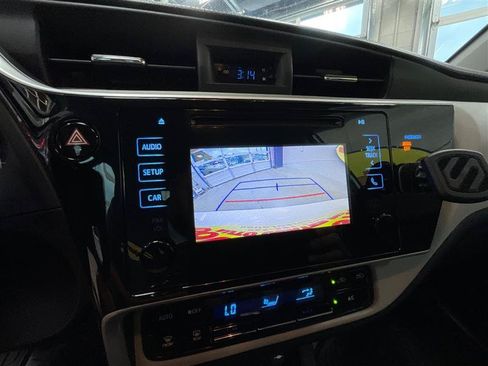 Used 2018 Toyota Corolla LE FWD image 18