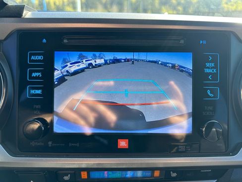 Used 2017 Toyota Tacoma Limited w/ Tow Package image 17