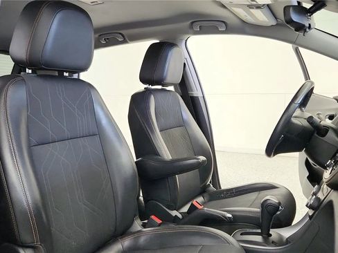 Used 2018 Chevrolet Trax LT w/ LT Convenience Package FWD image 37