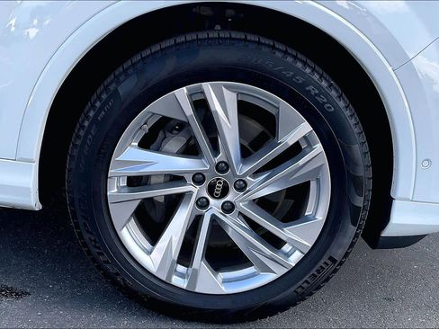 Used 2023 Audi Q7 3.0T Prestige image 11