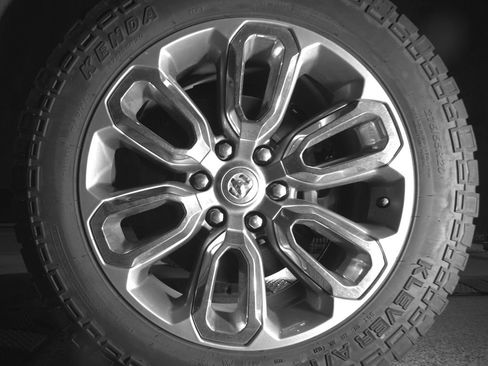 Used 2020 RAM 1500 Laramie w/ Sport Appearance Package AWD/4WD image 13