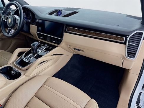Certified 2020 Porsche Cayenne image 34