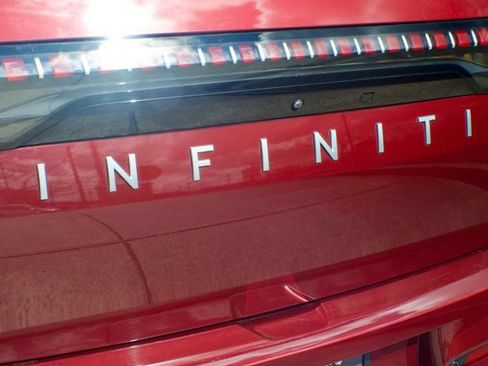 Used 2025 INFINITI QX80 Sensory AWD/4WD image 10