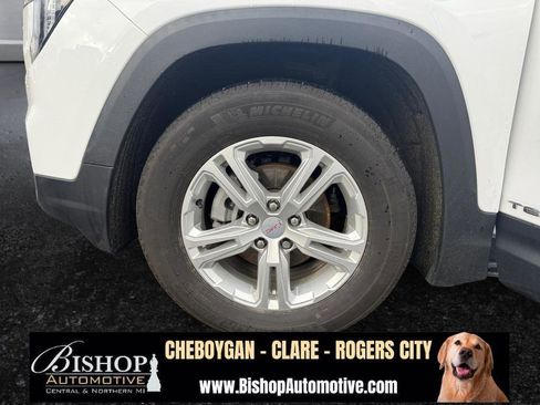 Used 2022 GMC Terrain SLE image 25