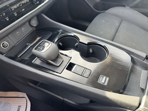 Used 2023 Nissan Rogue S image 19