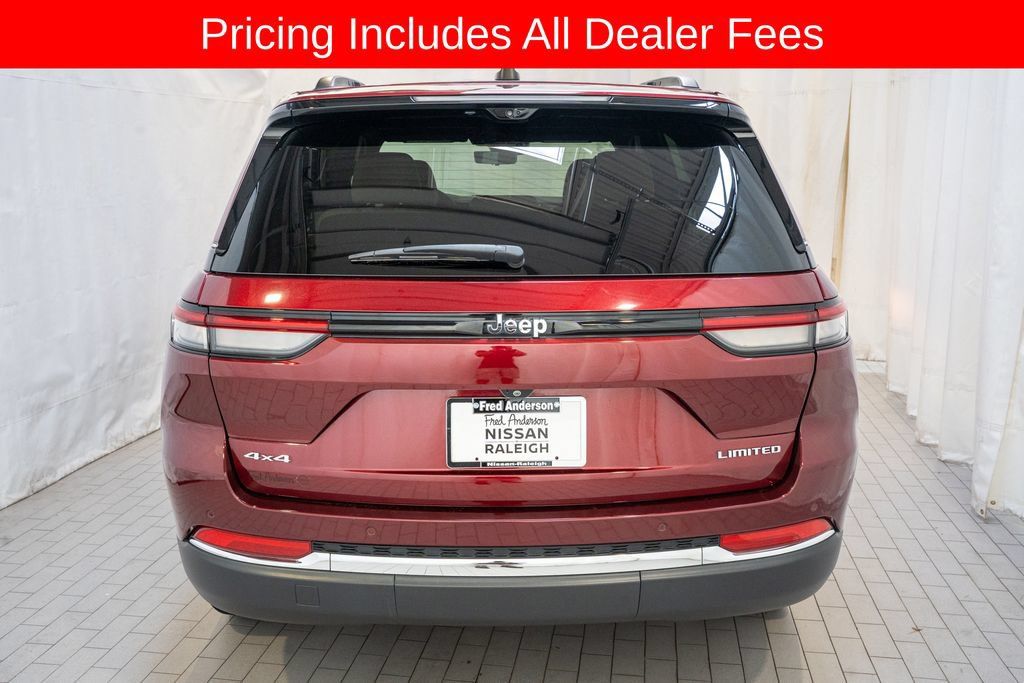 Used 2023 Jeep Grand Cherokee Limited w/ Luxury Tech Group II AWD/4WD image 4