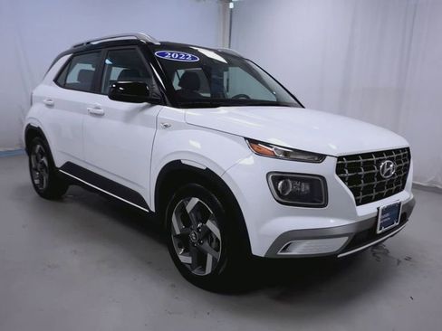 Used 2022 Hyundai Venue Limited image 14