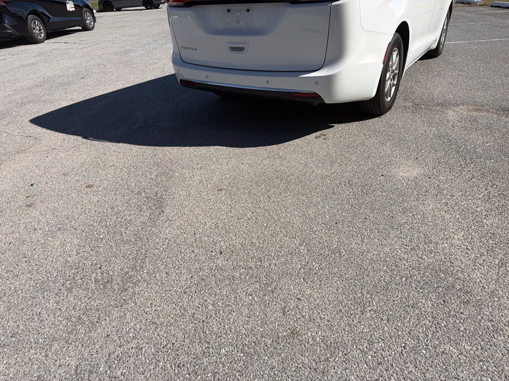 Used 2025 Chrysler Pacifica Select FWD image 7