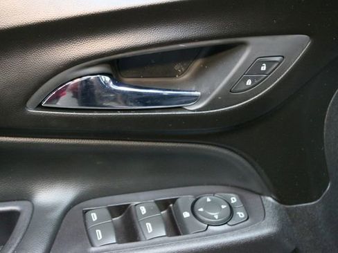 Used 2018 Chevrolet Equinox LT FWD image 18