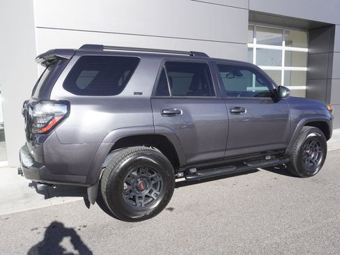 Used 2021 Toyota 4Runner SR5 Premium image 4