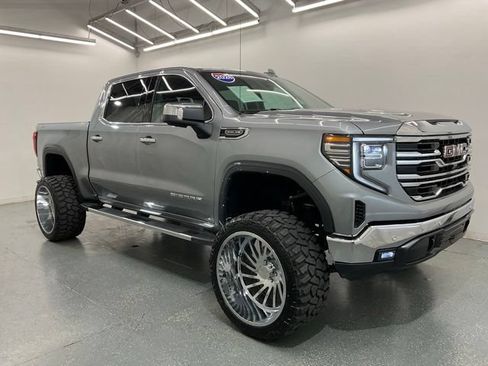 Used 2024 GMC Sierra 1500 SLT w/ SLT Premium Plus Package AWD/4WD image 8