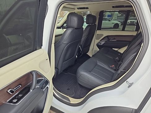 Used 2023 Land Rover Range Rover SE image 17