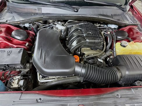 Used 2016 Chrysler 300 Limited image 32