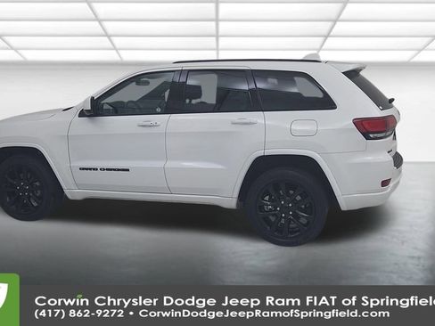 Used 2021 Jeep Grand Cherokee Laredo X image 9