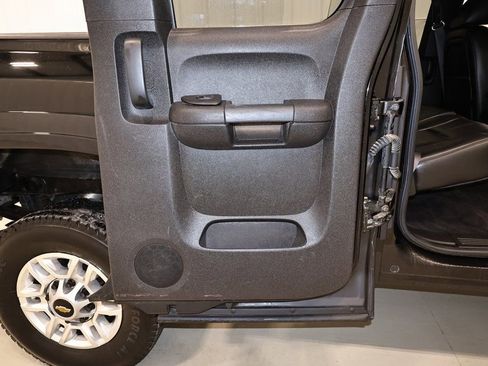 Used 2013 Chevrolet Silverado 2500 LTZ w/ LTZ Plus Package image 17