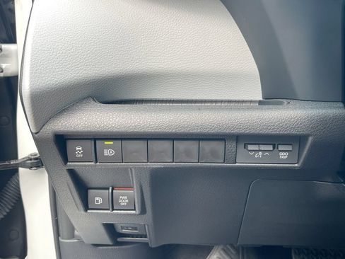 Used 2026 Toyota Sienna XLE FWD image 22