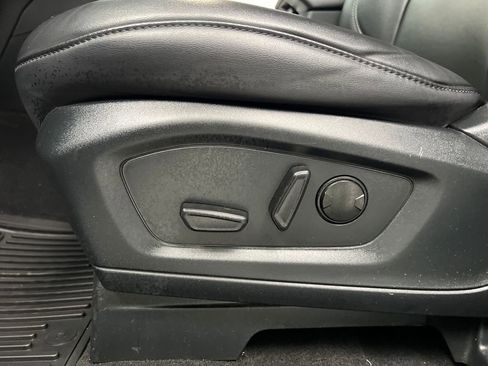 Used 2024 Ford Explorer XLT w/ Equipment Group 202A image 10