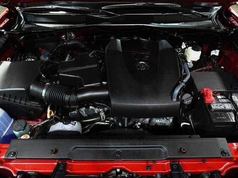 Used 2020 Toyota Tacoma SR AWD/4WD image 9