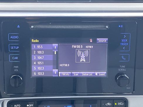 Used 2019 Toyota Corolla LE FWD image 16