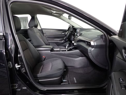 Used 2024 Nissan Altima 2.5 SV image 35