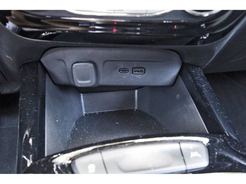 Used 2025 Chevrolet Trax LT w/ Driver Confidence Package FWD image 27