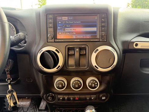 Used 2015 Jeep Wrangler Sahara AWD/4WD image 20