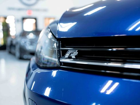 Used 2018 Volkswagen Golf R 4-Door image 13