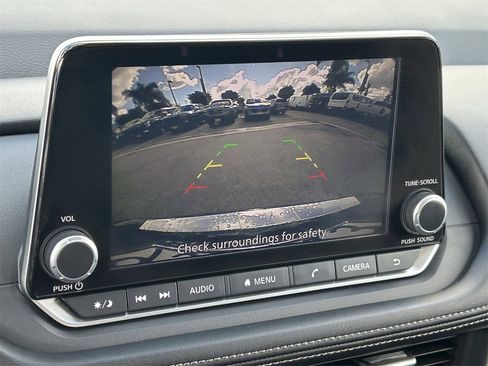 Certified 2025 Nissan Rogue SV image 32