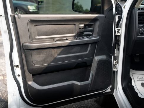 Used 2017 RAM 1500 Express AWD/4WD image 9