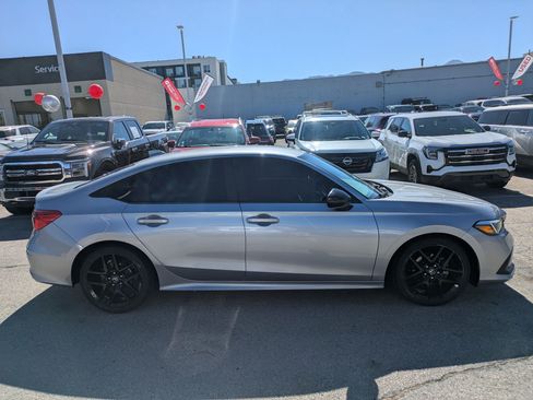 Used 2022 Honda Civic Sport image 2