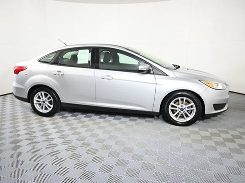 Used 2017 Ford Focus SE FWD image 8
