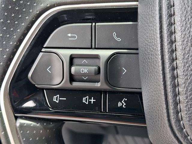 Used 2022 Toyota Tundra SR5 w/ SR5 Convenience Package AWD/4WD image 21