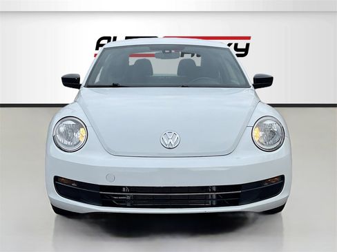 Used 2017 Volkswagen Beetle 1.8T S image 2
