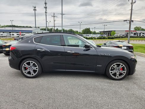 Used 2018 Maserati Levante GranSport AWD/4WD image 6