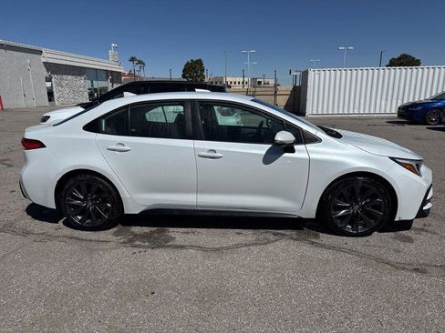 Used 2024 Toyota Corolla SE FWD image 3